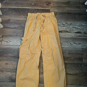 Selling cargo pants from aerie warn twice. Very good condition ,looks brand new.